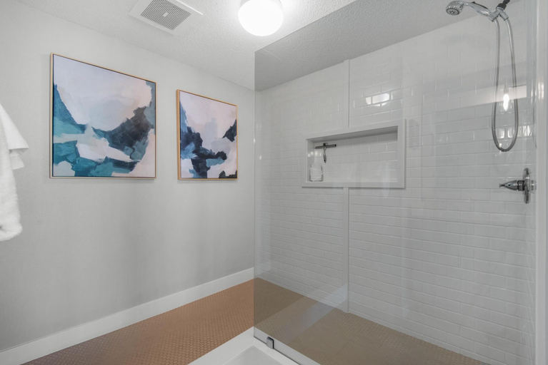 Bathroom 4, Summerwind Center 1304, Escambia