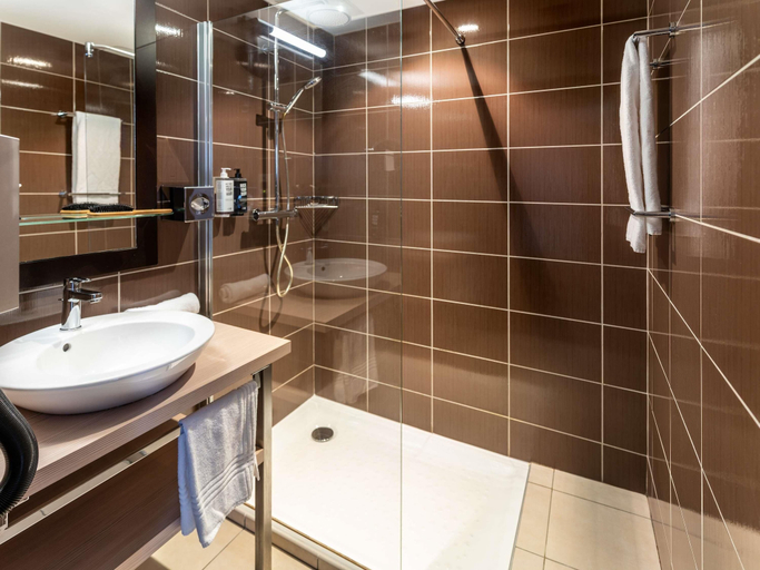 Bathroom 5, Ibis Styles Dijon Nord Valmy, Côte-d'Or