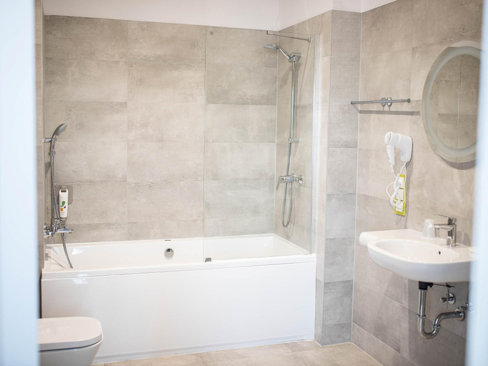 Bathroom 5, ibis Styles Grudziadz, Ĺšwiecie