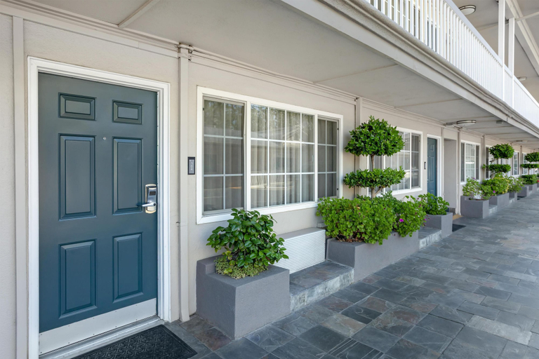 Exterior & Views 2, Best Western Town House Lodge, Stanislaus