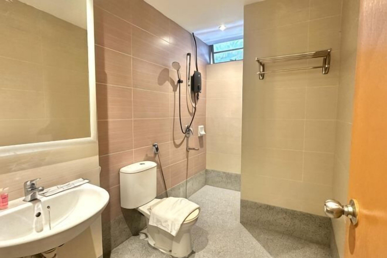 Bathroom 3, Swing & Pillows @ Bukit Bintang City Centre, Kuala Lumpur