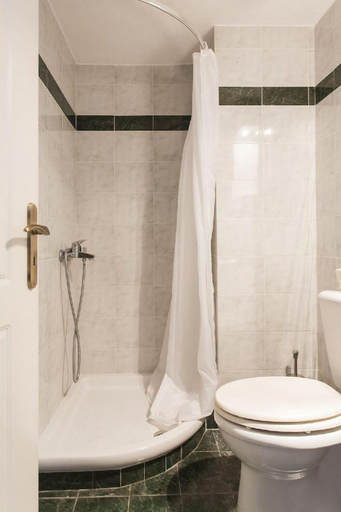 Bathroom 5, Concierge Downtown, Attica