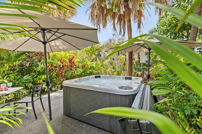 Bathroom 4, Trinity Beach Club Holiday Apartments, Cairns