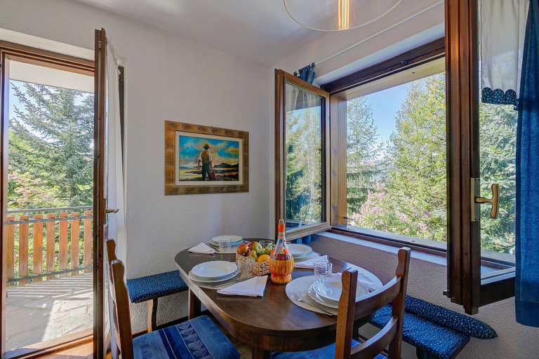 Dining, Appartamento Il Rio - 8min Walk to Sportinia Lift, Torino