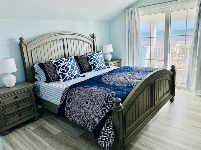 Room 5, 1030 Ocean 5 Bedroom Home by RedAwning, Brunswick