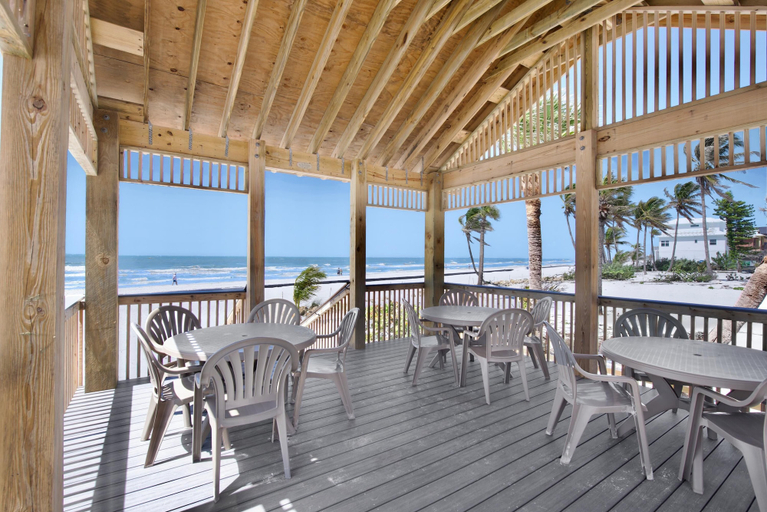 Food & Drinks, Beach Paradise Getaway, Lee