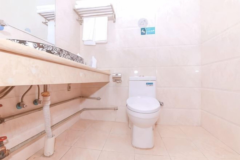 Bathroom 3, Kaitai Business Hotel, Haixi Mongol and Tibetan