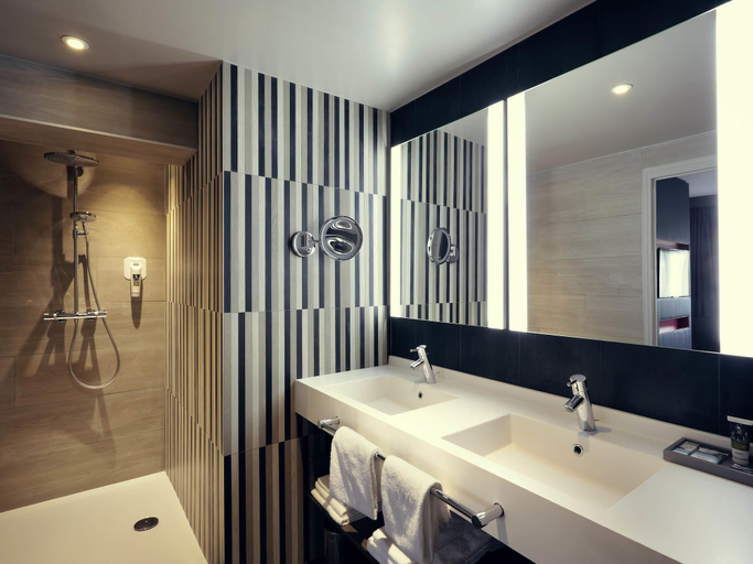Bathroom 5, Mercure Orange Centre, Vaucluse