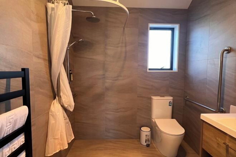 Bathroom 3, Sky Valley, Mackenzie