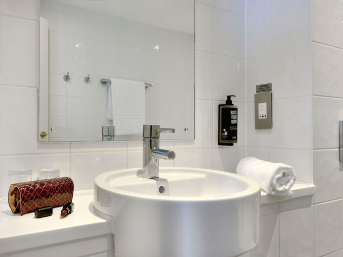 Bathroom 4, ibis Brighton City Centre - Station, Brighton and Hove