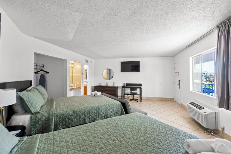 Bedroom 3, Travelsuites Inn, Clark