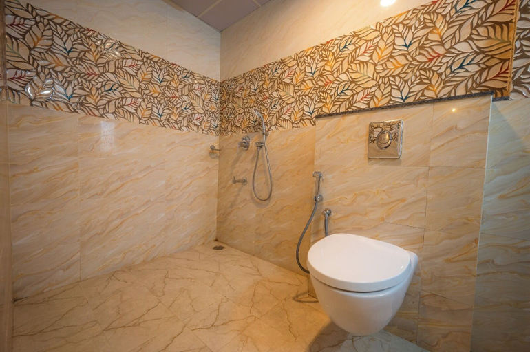 Bathroom 5, Hotel Marine, Varanasi
