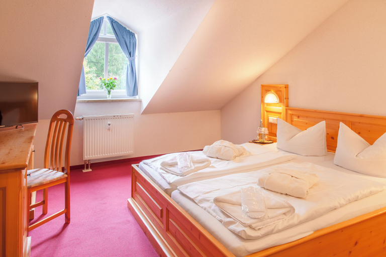 Bedroom 3, Hotel Ahornhof, Regen
