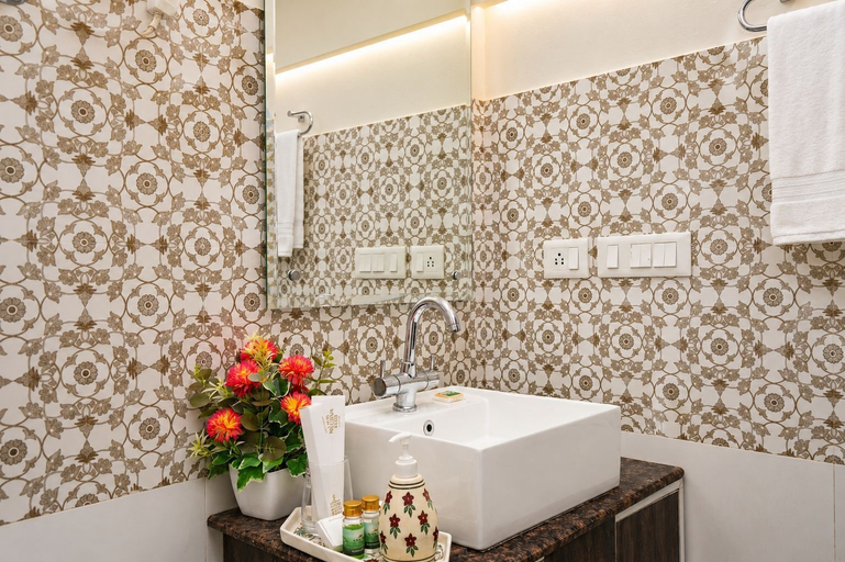 Bathroom 3, Hotel Nuri's Mountain Glow, Dehradun