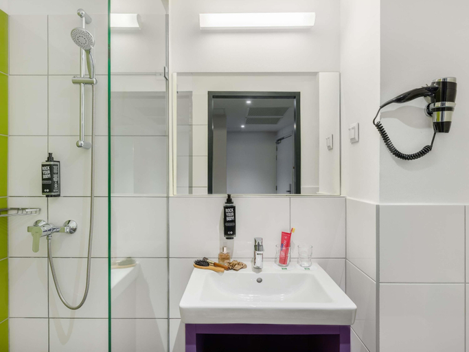 Bathroom 5, ibis Styles Budapest Airport, Gyál