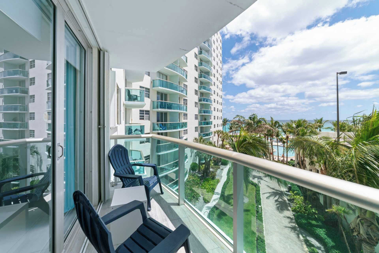 Others 5, Ocean Wind Luxury Beachfront Condo With Pool & Gym, Broward