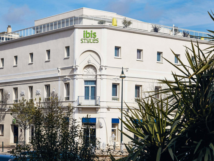 Exterior & Views 2, Ibis Styles Hyères Rooftop & Spa, Var