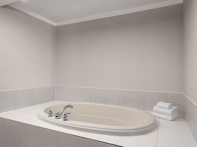Bathroom 5, Anchor Inn & Suites, BW Signature Collection, Comox-Strathcona