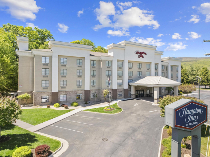 Exterior & Views 1, Hampton Inn Salem, VA, Roanoke