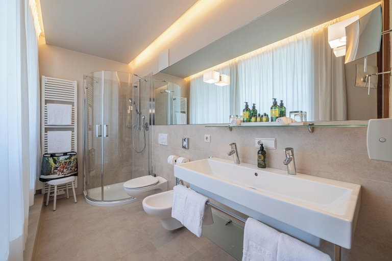 Bathroom 4, Hotel Mignon Meran Park & Spa, Bolzano