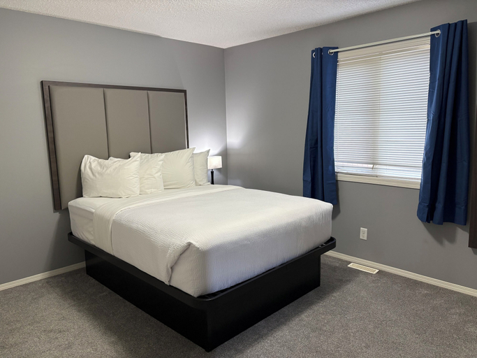 Bedroom 2, Village Creek Country Inn, Division No. 11