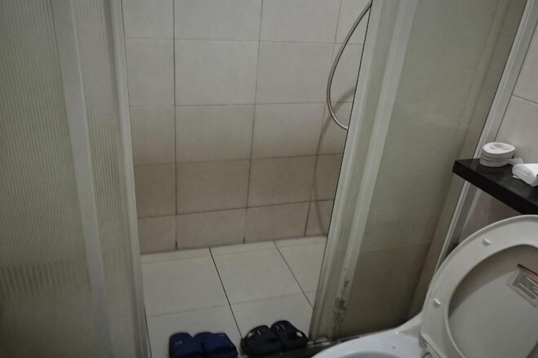 Bathroom 2, Hushan Wangdu Guest Room, Ningbo