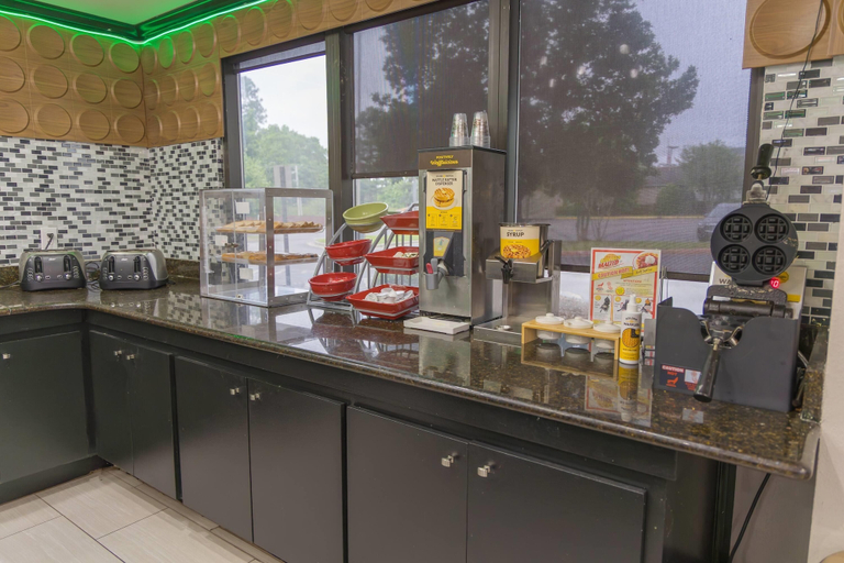 Food & Drinks 5, Wingate by Wyndham North Little Rock, Pulaski