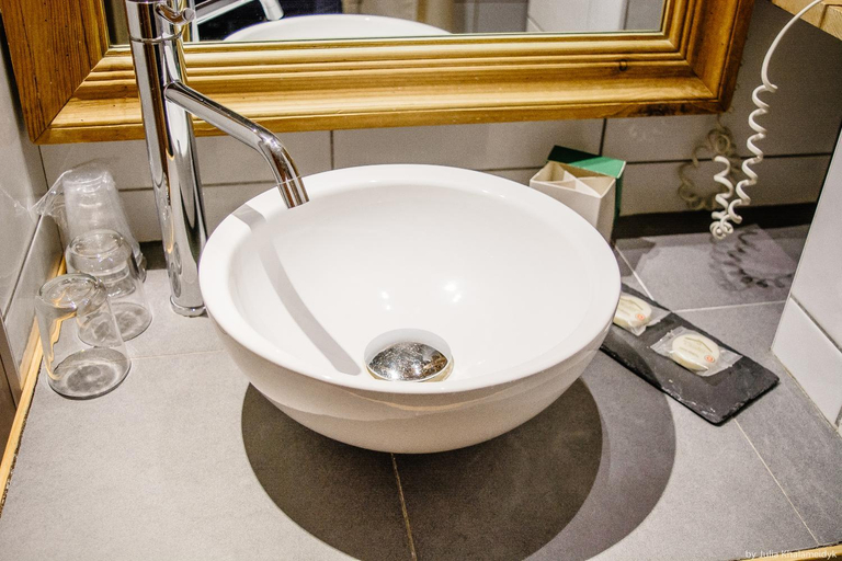 Bathroom, Cafe-Hotel Le Morillon, Domaine du Grand Massif-Samoens, Haute-Savoie