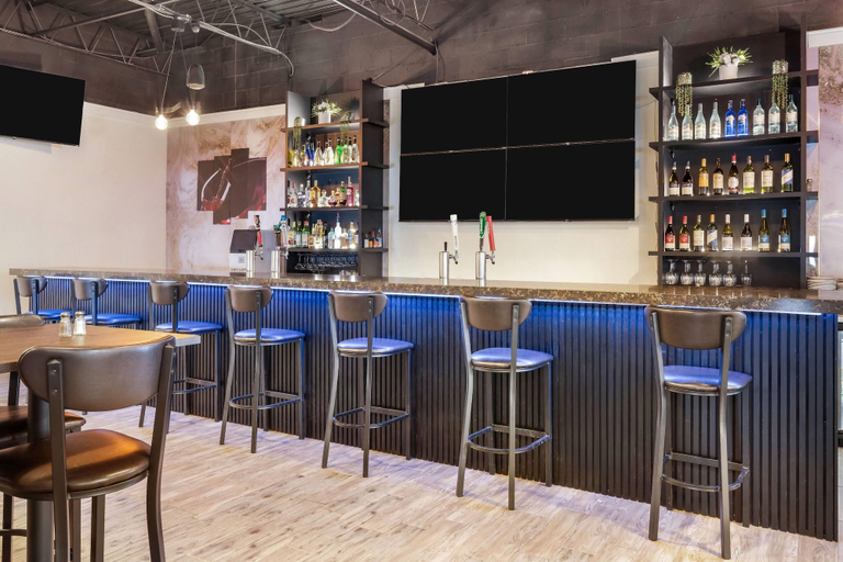 Food & Drinks 5, Days Inn by Wyndham Sudbury & Conference Centre, Greater Sudbury