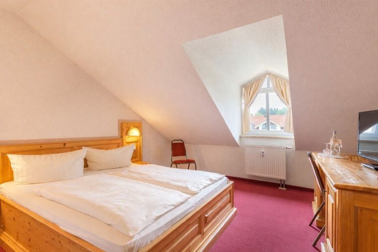 Bedroom 5, Hotel Ahornhof, Regen