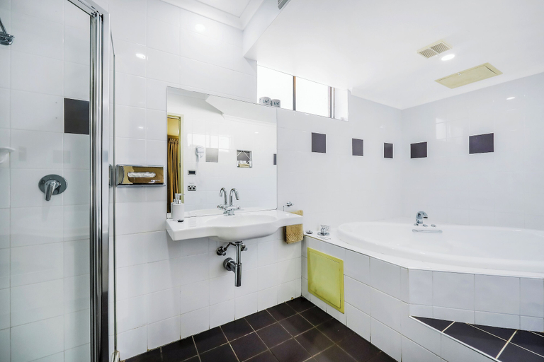 Bathroom 3, Comfort Inn On Raglan, Warrnambool