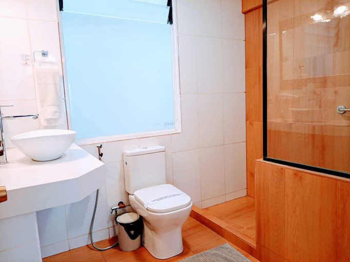 Bathroom 4, Hotel de Su Merced, Oropeza