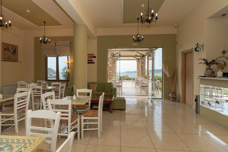 Food & Drinks 5, Finiki Plaza, Peloponnese