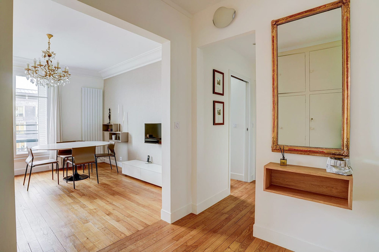 Room 5, Bright Etoile Bright 2 bed Close to Eiffel Tower Arc the Triomphe et Champs Elysees, Paris