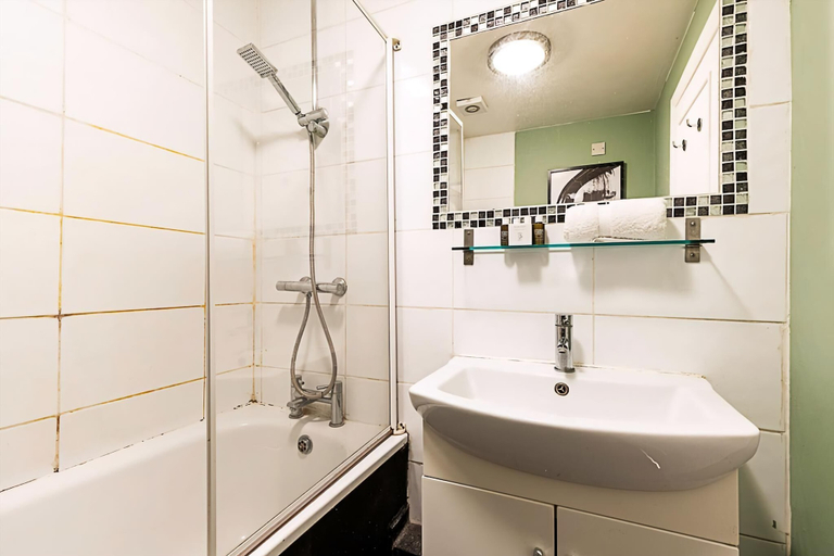 Bathroom 3, Charming Shoreditch Apartment, London