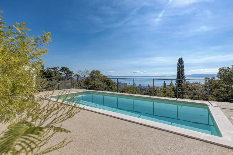 Pool 2, Pool And Garden Apartment Happy Sound, Rijeka