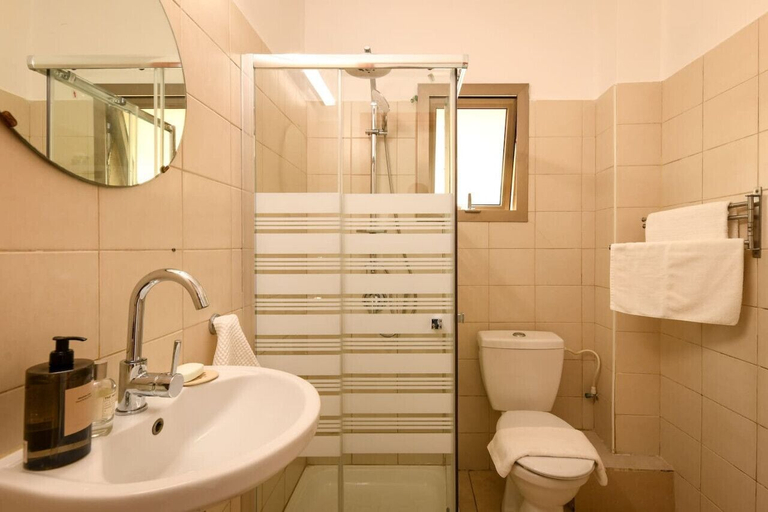 Bathroom 4, MAMAD - Pet-friendly 2BR Apt & Kitchen