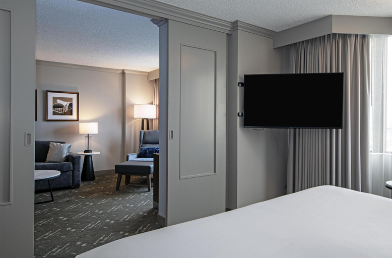 Bedroom 2, DoubleTree by Hilton Hotel West Edmonton, Division No. 11