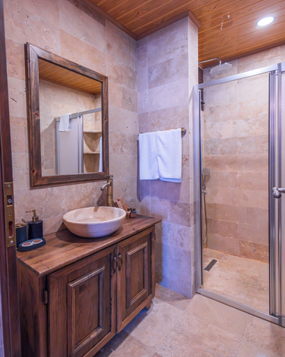 Bathroom 5, Bayar Cave Suites, Ürgüp