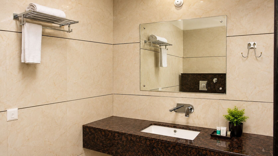 Bathroom 4, Hotel Bhagyaraj Palace - Best Hotel In Kanpur, Kanpur Nagar