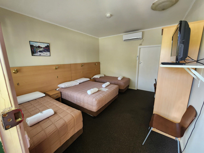 Bedroom 5, Murrurundi Motel, Upper Hunter Shire