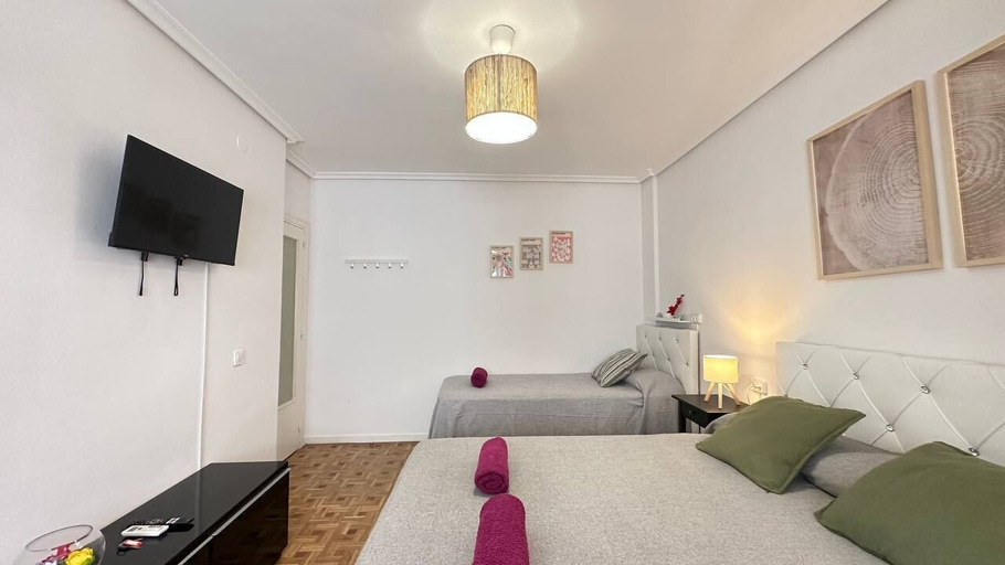 Others 5, Habitaciones en Ferrocarril, Madrid