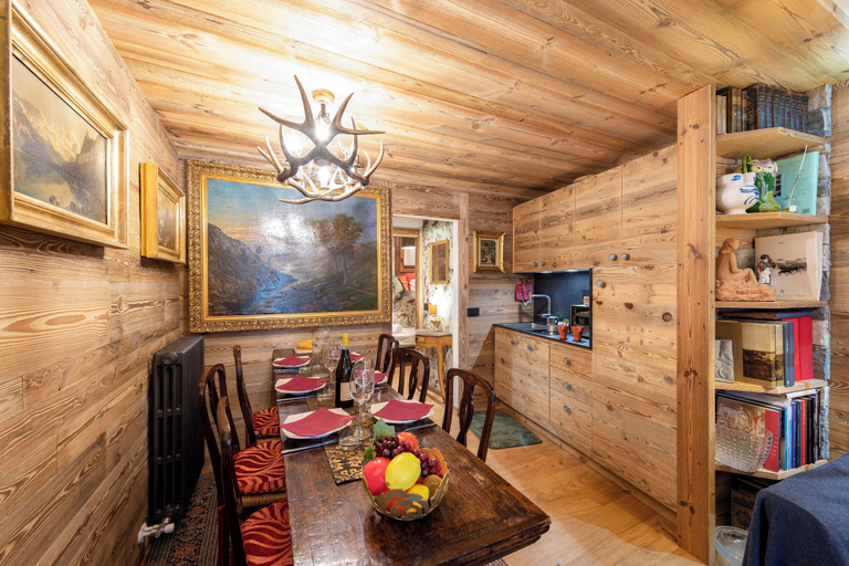 Dining 5, Beautiful Apartment In Courmayeur, Aosta