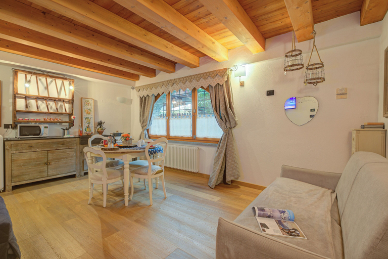 Living area 5, Cozy Nest in the old Town of Bardonecchia, Torino