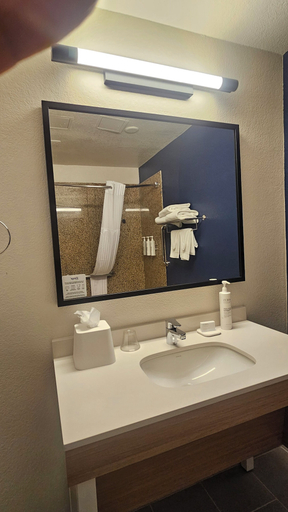 Bathroom 4, Spark by Hilton Tempe Phoenix Airport, Maricopa