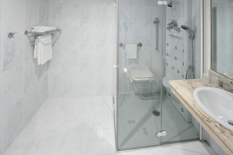 Bathroom 4, Hotel Sercotel Alfonso XIII, Murcia