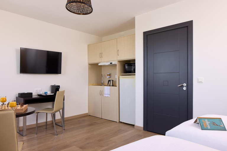 Bedroom 3, Zenitude Swiss Apparthotels, Ain