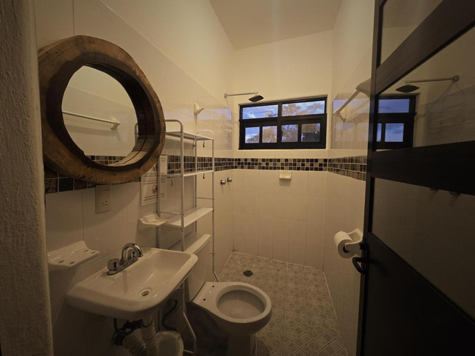 Bathroom 3, Villa del Mar, Dist. Pochutla