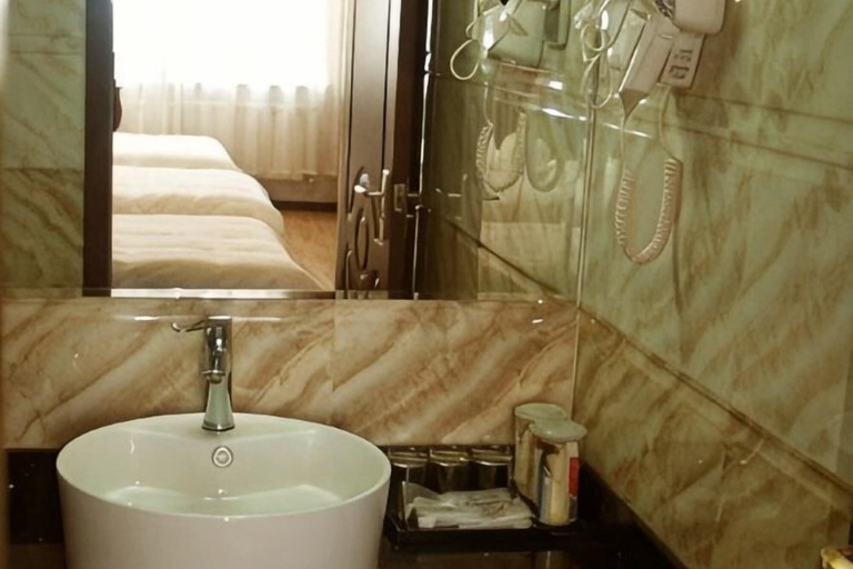 Bathroom 3, Jinyulan Hotel, Hulunbuir