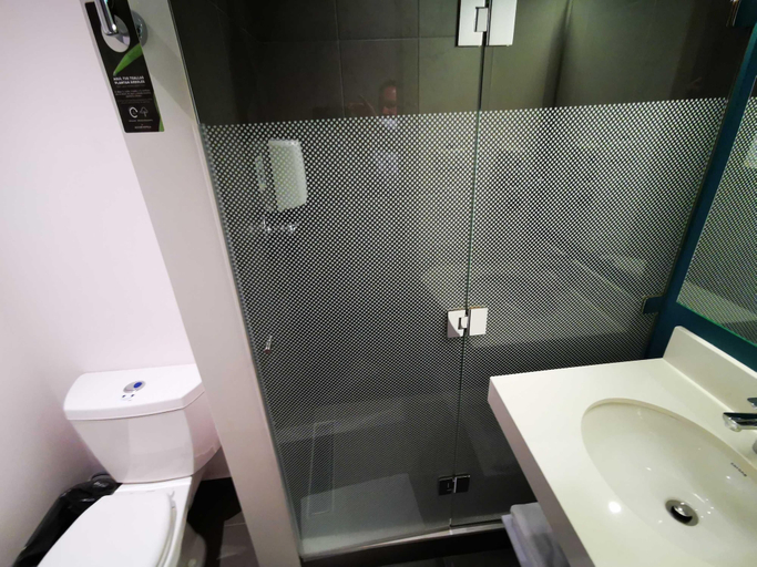 Bathroom 4, ibis budget Medellín Itagüí Metro, Envigado